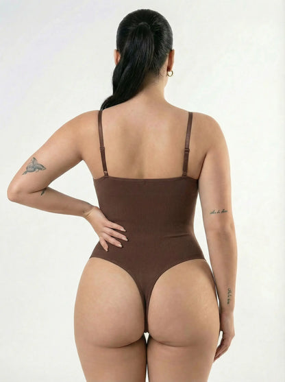 Body de tanga moldeador con escote pronunciado