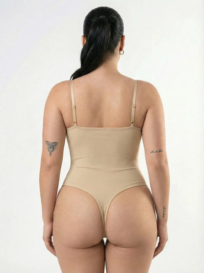 Body de tanga moldeador con escote pronunciado